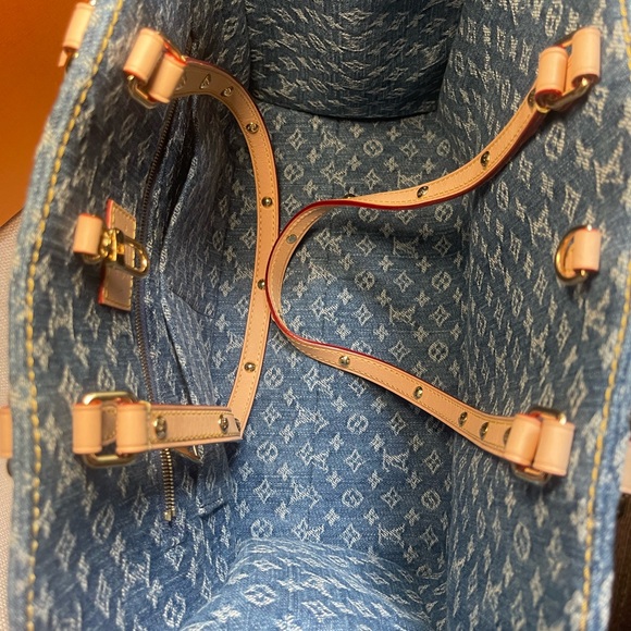 ‼️‼️SOLD‼️‼️
💙Louis Vuitton Denim Onthego MM💙 - Picture 9 of 13
